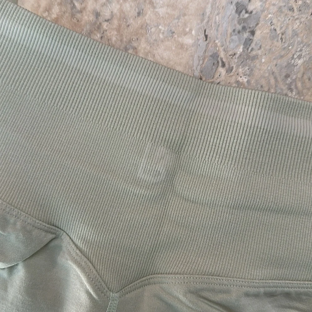 BuffBunny BBL Seamless Legging - Pistachio - Picture 3 of 4